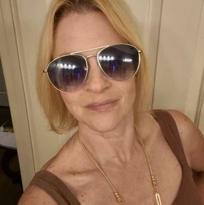 Meet your Posher, Dana